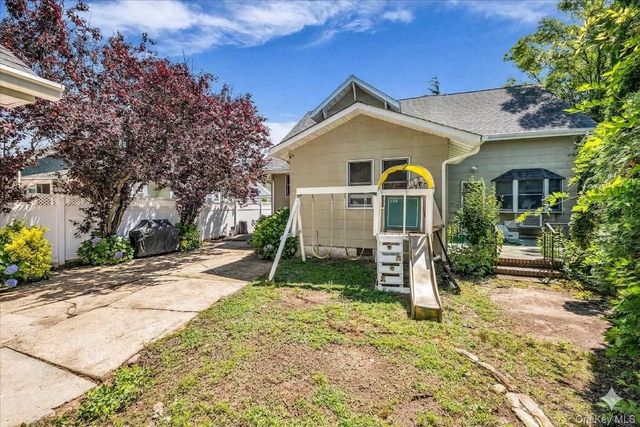 30 West Street, Farmingdale, NY 11735