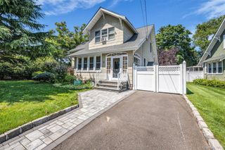 30 West Street, Farmingdale, NY 11735