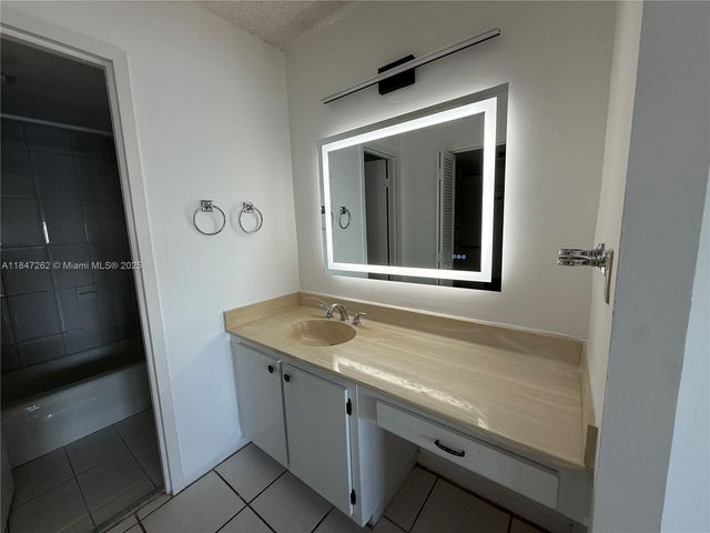 2333 Brickell Ave 1603, Miami, FL 33129