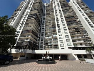 2333 Brickell Ave 1603, Miami, FL 33129