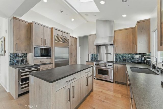 2501 Barrymore Drive, Malibu, CA 90265