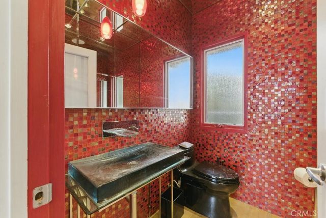 2501 Barrymore Drive, Malibu, CA 90265