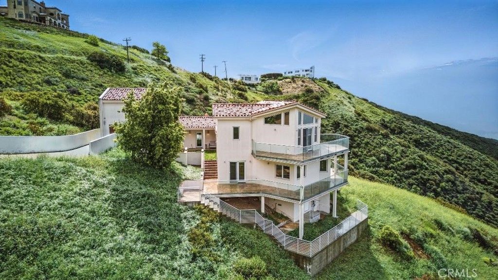 2501 Barrymore Drive, Malibu, CA 90265