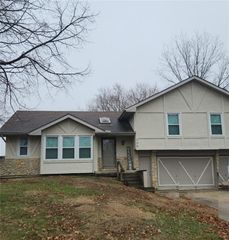 706 Ozark Short Line Street, Odessa, MO 64076
