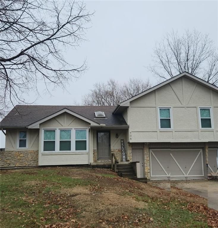 706 Ozark Short Line Street, Odessa, MO 64076