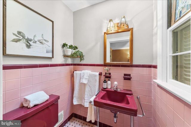 801 ESSEX RD, Wilmington, DE 19807