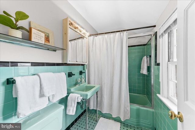 801 ESSEX RD, Wilmington, DE 19807