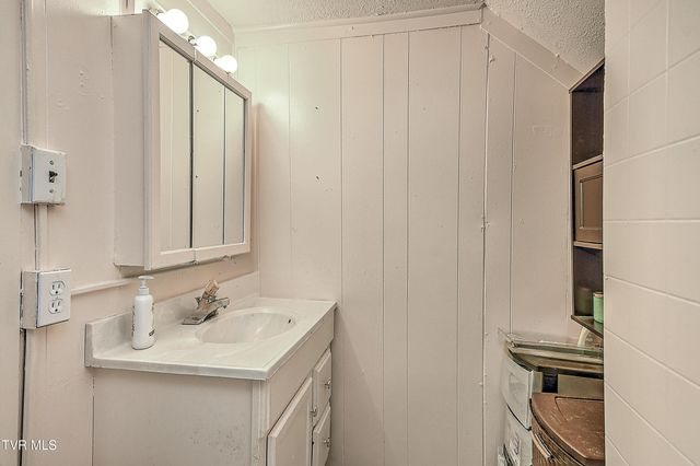 713 Ash Street, Bristol, TN 37620