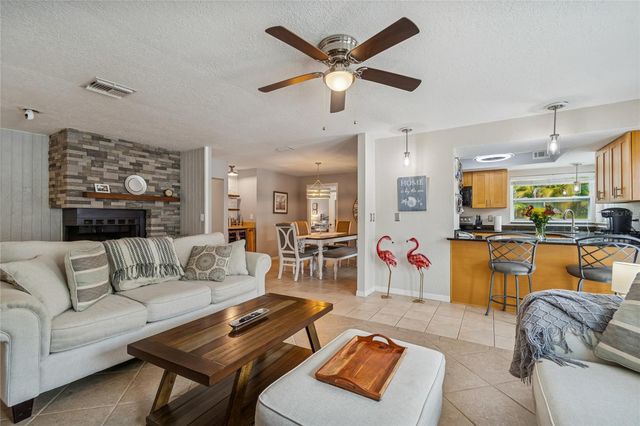 605 25TH STREET SW, Largo, FL 33770