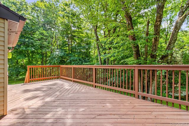 15 Oskar Drive, Mahopac, NY 10541