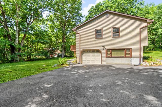 15 Oskar Drive, Mahopac, NY 10541