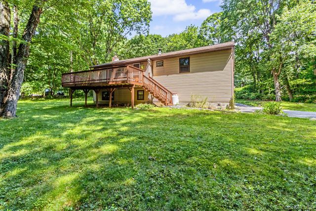 15 Oskar Drive, Mahopac, NY 10541