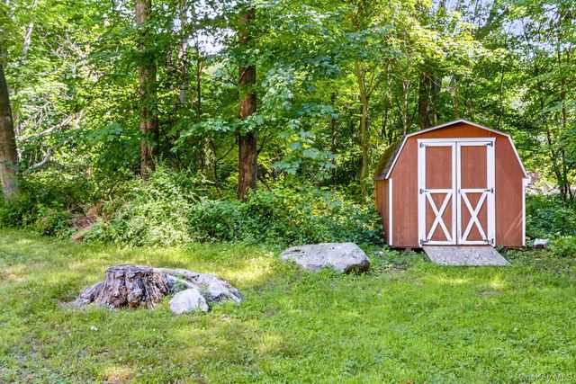 15 Oskar Drive, Mahopac, NY 10541