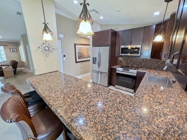 414 SW 177th Ave, Pembroke Pines, FL 33029