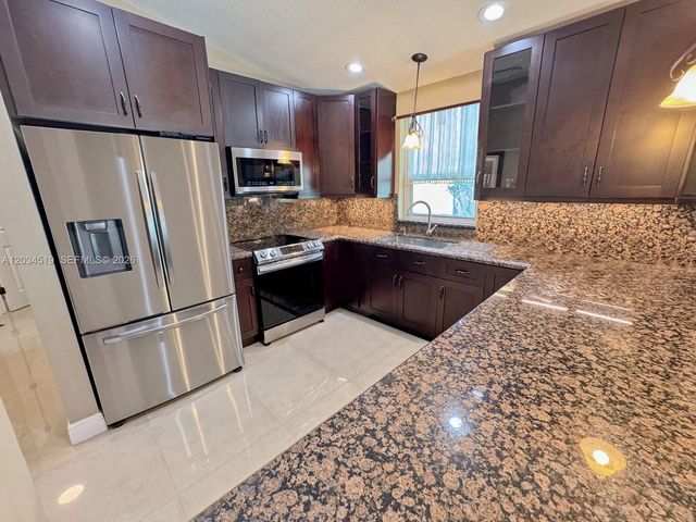 414 SW 177th Ave, Pembroke Pines, FL 33029