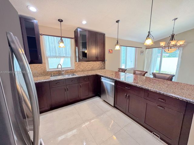 414 SW 177th Ave, Pembroke Pines, FL 33029