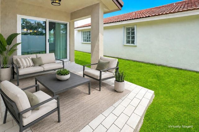 414 SW 177th Ave, Pembroke Pines, FL 33029