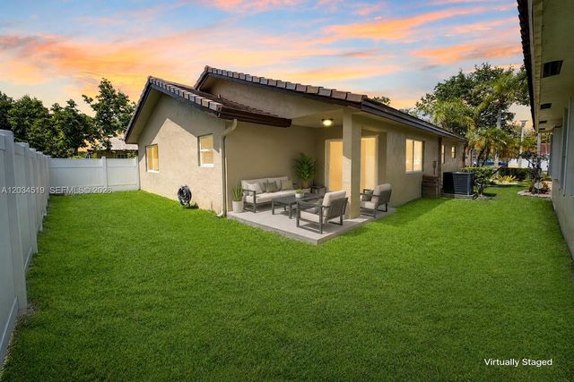 414 SW 177th Ave, Pembroke Pines, FL 33029