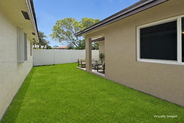 414 SW 177th Ave, Pembroke Pines, FL 33029