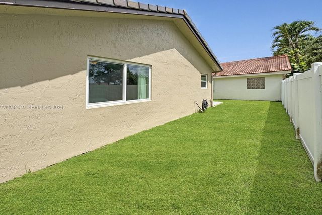 414 SW 177th Ave, Pembroke Pines, FL 33029