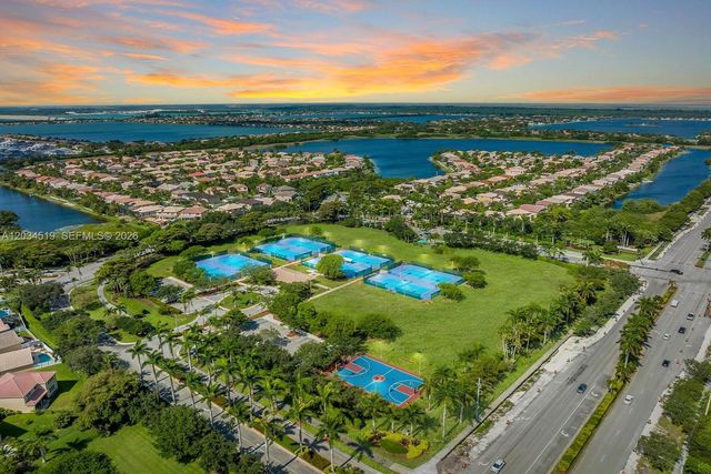 414 SW 177th Ave, Pembroke Pines, FL 33029