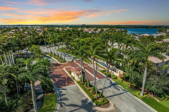 414 SW 177th Ave, Pembroke Pines, FL 33029