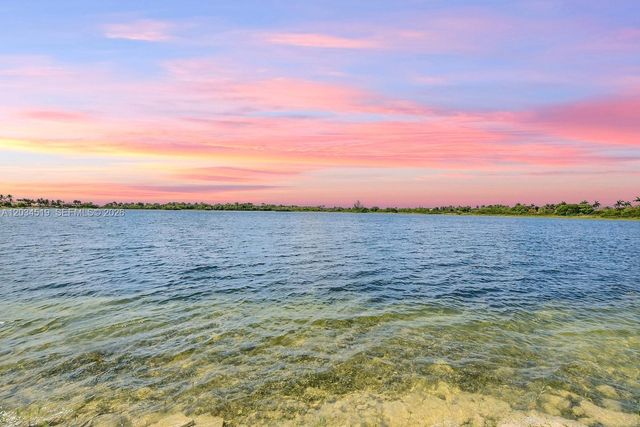 414 SW 177th Ave, Pembroke Pines, FL 33029