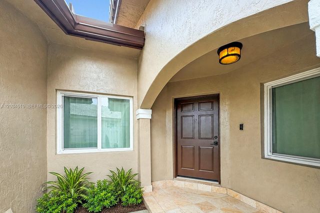 414 SW 177th Ave, Pembroke Pines, FL 33029