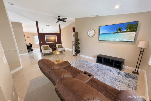 414 SW 177th Ave, Pembroke Pines, FL 33029
