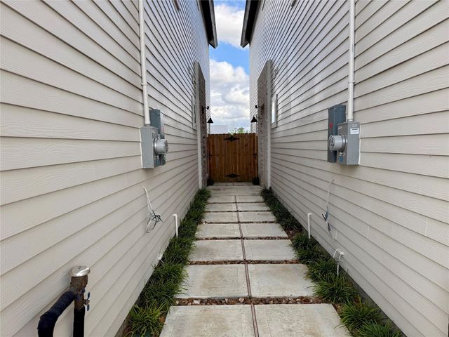 5624 Bertellis Lane, Houston, TX 77091