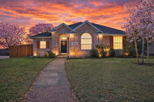 2005 Reddenson Drive, Carrollton, TX 75010