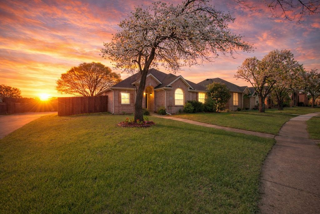 2005 Reddenson Drive, Carrollton, TX 75010