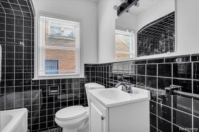 16111 Gilchrist Street, Detroit, MI 48235