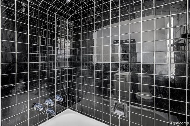 16111 Gilchrist Street, Detroit, MI 48235