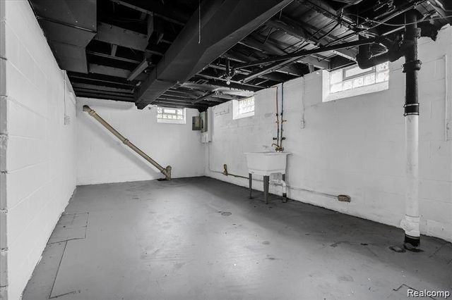 16111 Gilchrist Street, Detroit, MI 48235