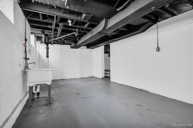 16111 Gilchrist Street, Detroit, MI 48235