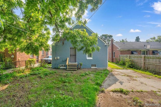 16111 Gilchrist Street, Detroit, MI 48235