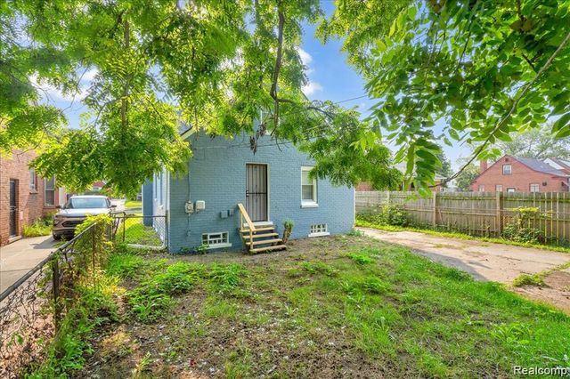 16111 Gilchrist Street, Detroit, MI 48235