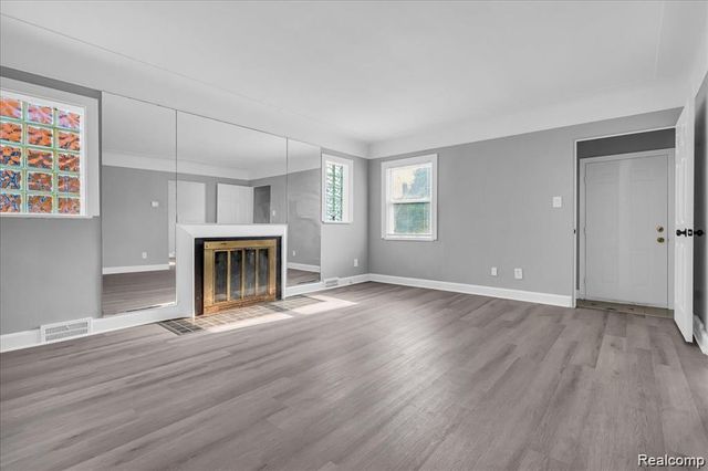 16111 Gilchrist Street, Detroit, MI 48235