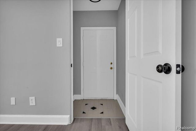 16111 Gilchrist Street, Detroit, MI 48235