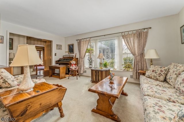 14 Ramsey Rd, Clinton Twp., NJ 08833