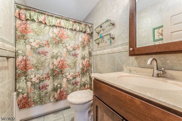 14 Ramsey Rd, Clinton Twp., NJ 08833