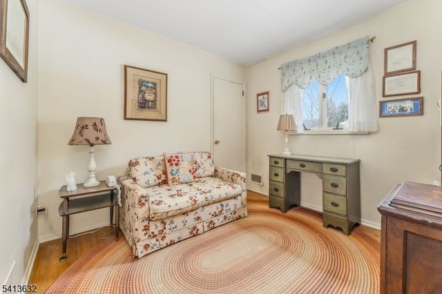 14 Ramsey Rd, Clinton Twp., NJ 08833