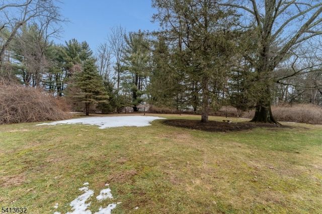 14 Ramsey Rd, Clinton Twp., NJ 08833