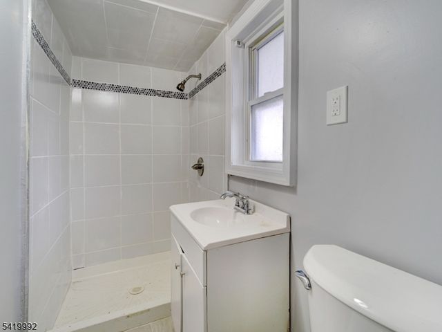 196 Lafayette St, Rahway City, NJ 07065