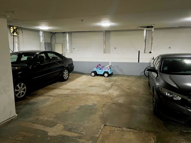 500 Thames Parkway 1F, Park Ridge, IL 60068