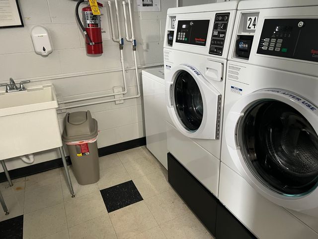 500 Thames Parkway 1F, Park Ridge, IL 60068