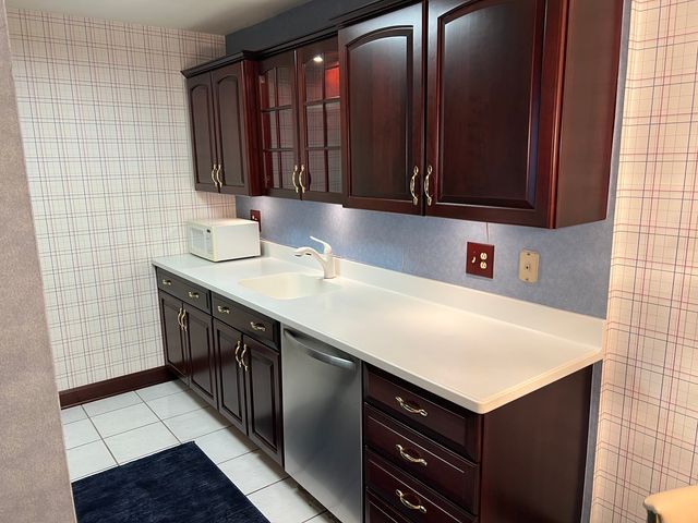 500 Thames Parkway 1F, Park Ridge, IL 60068