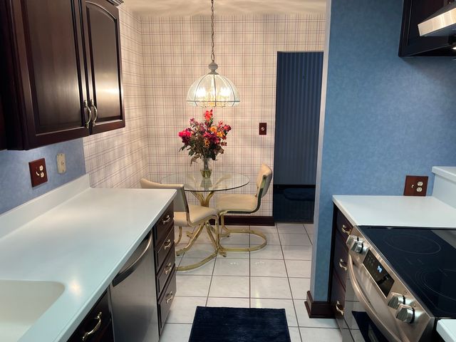 500 Thames Parkway 1F, Park Ridge, IL 60068