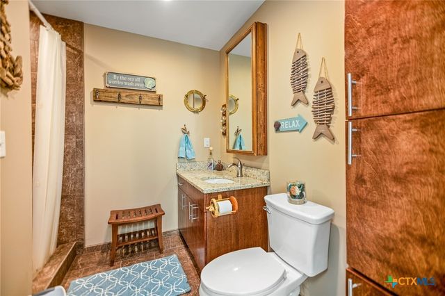 265 Coastal Oaks Loop, Port O'connor, TX 77982